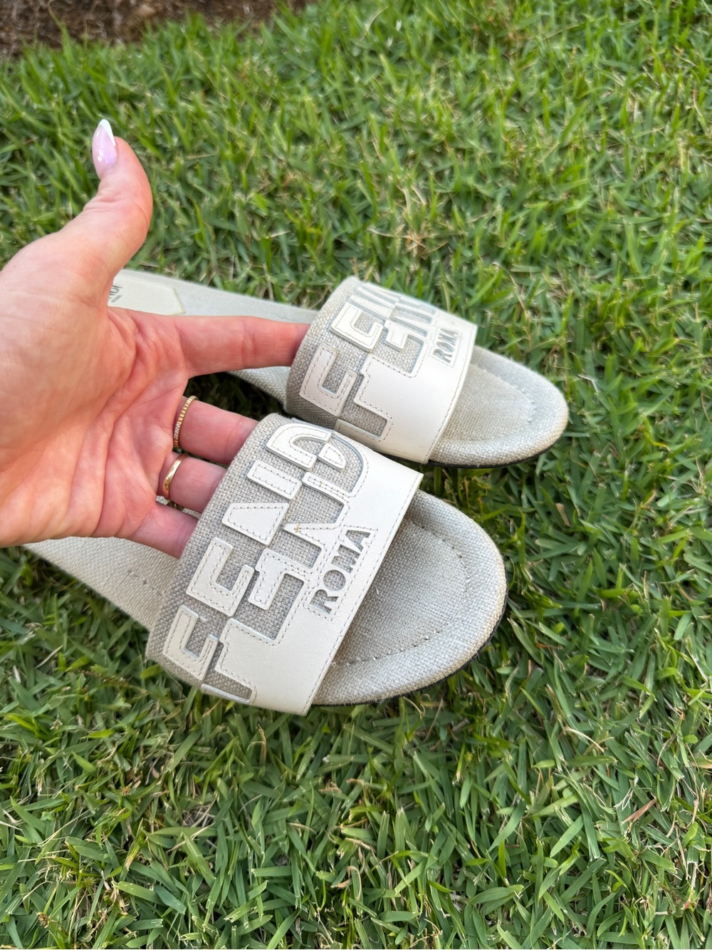 100% Auth Fendi Beige Logo Slide Sandals - Picture 4 of 7
